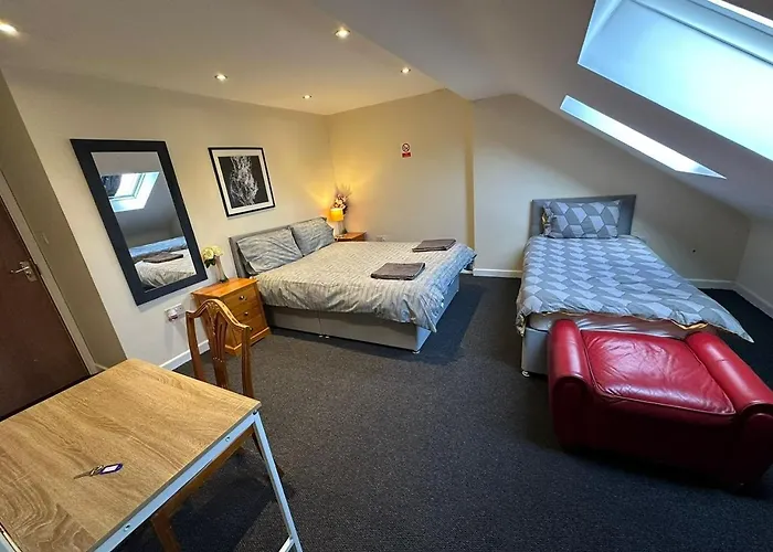 Luton Town House Near Airport