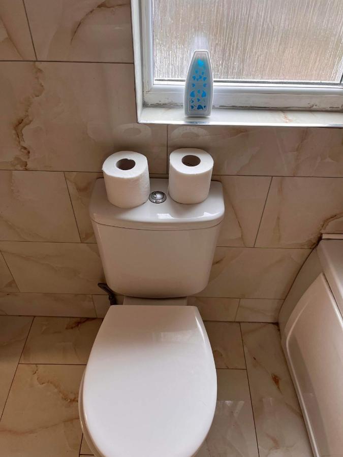 Luton Town House Near Airport Homestay *