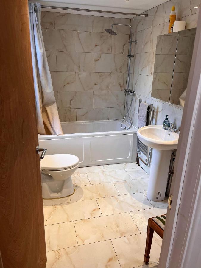Luton Town House Near Airport