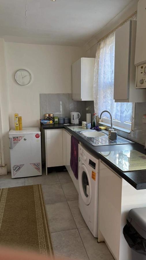 Homestay Luton Town House Near Airport *