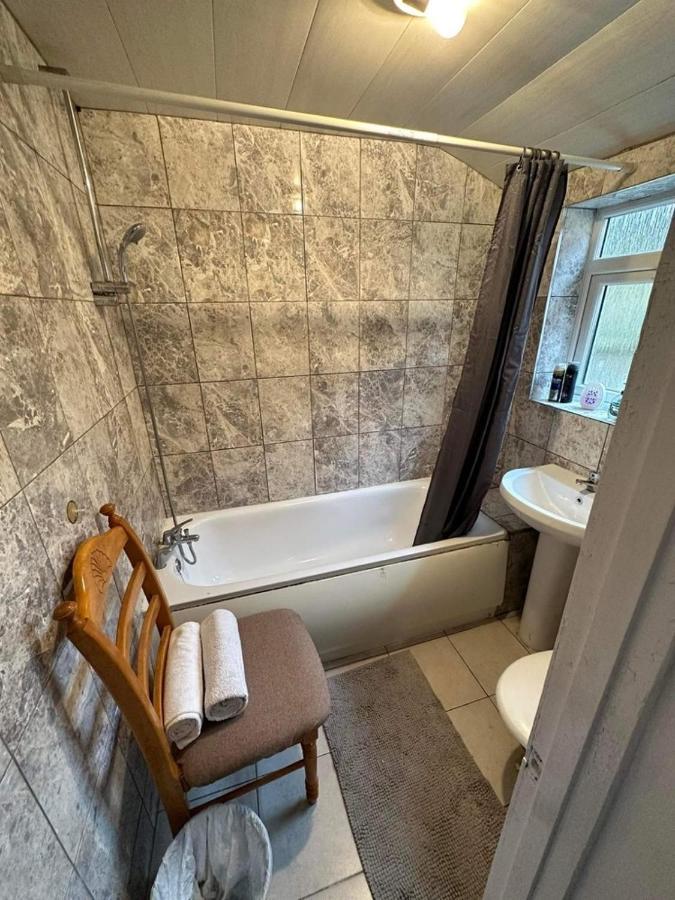 Homestay Luton Town House Near Airport