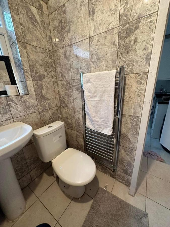 Luton Town House Near Airport * Luton (Bedfordshire)