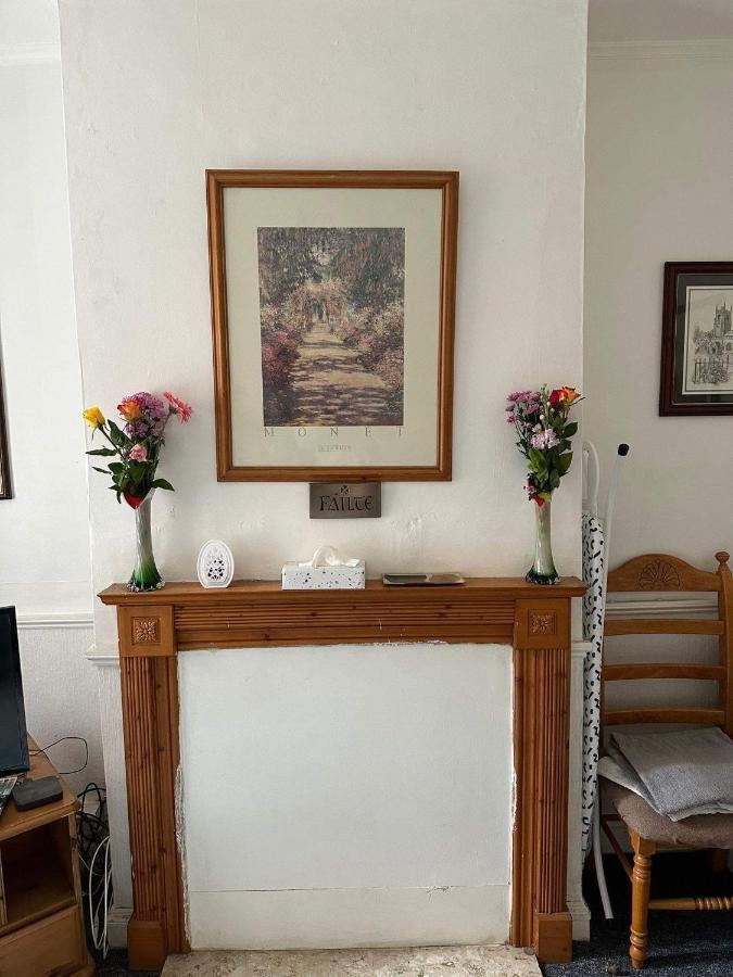 Luton Town House Near Airport Homestay