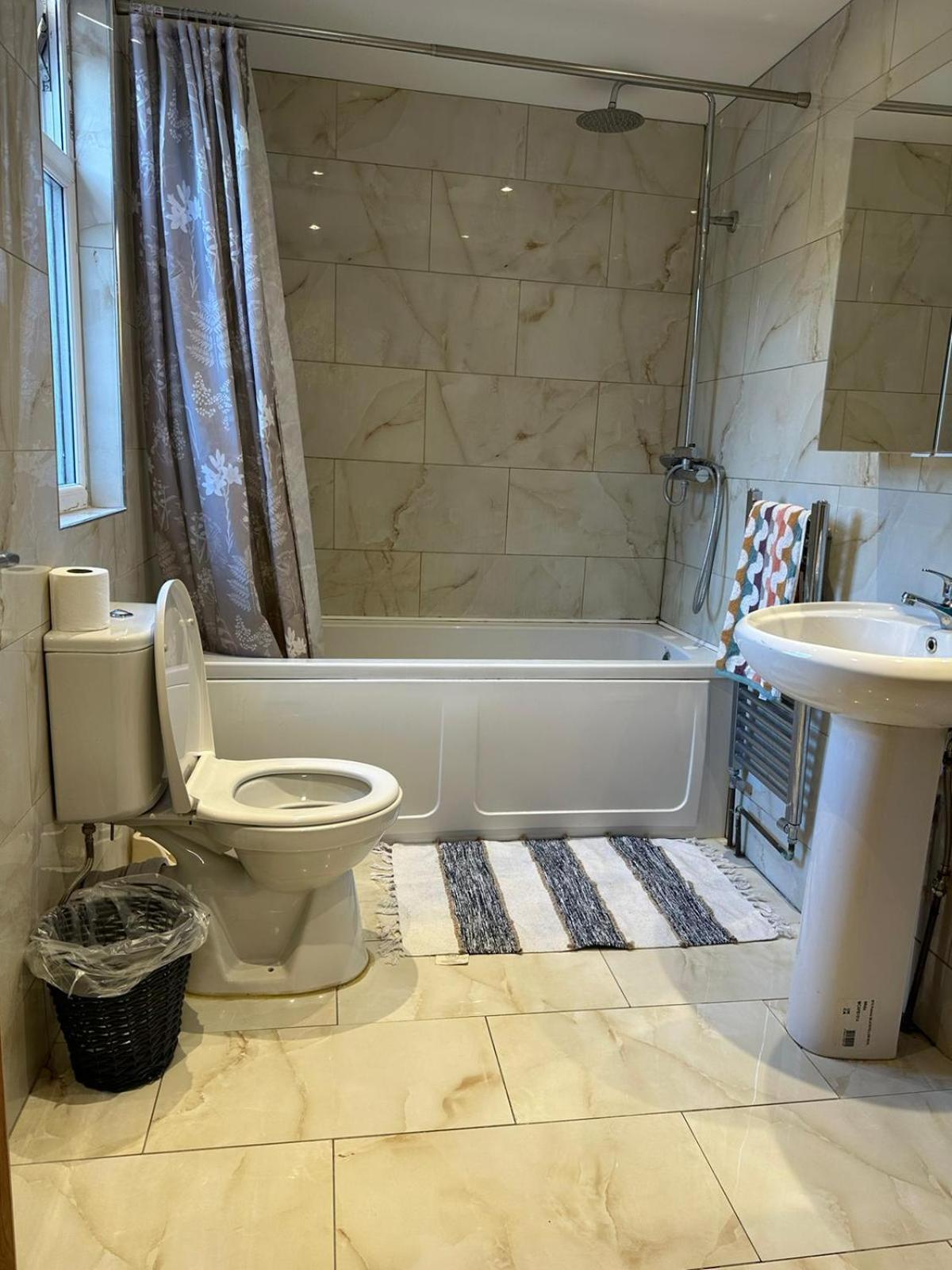 Homestay Luton Town House Near Airport