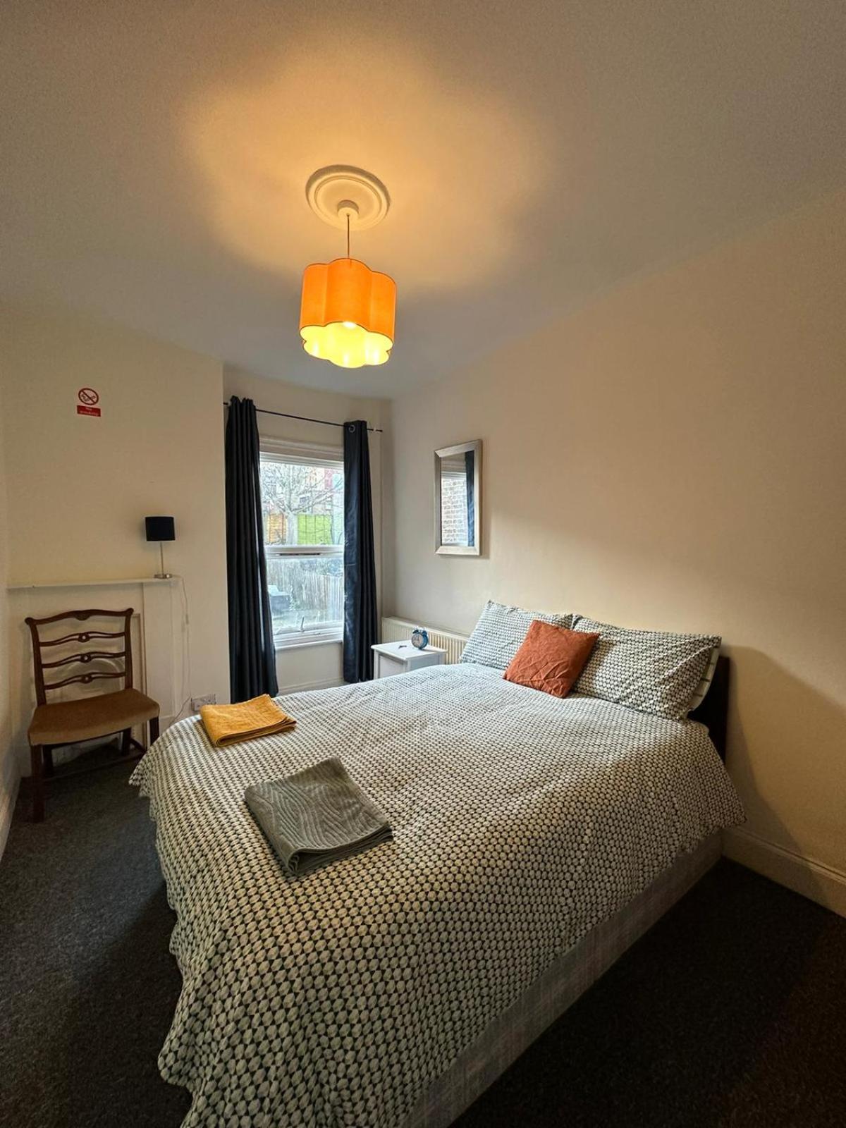 Luton Town House Near Airport Luton (Bedfordshire)