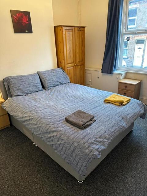 Luton Town House Near Airport *