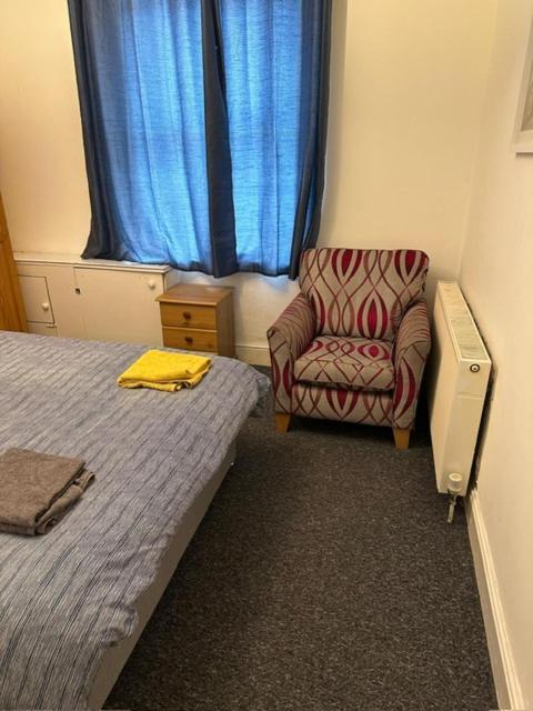 Luton Town House Near Airport Homestay *