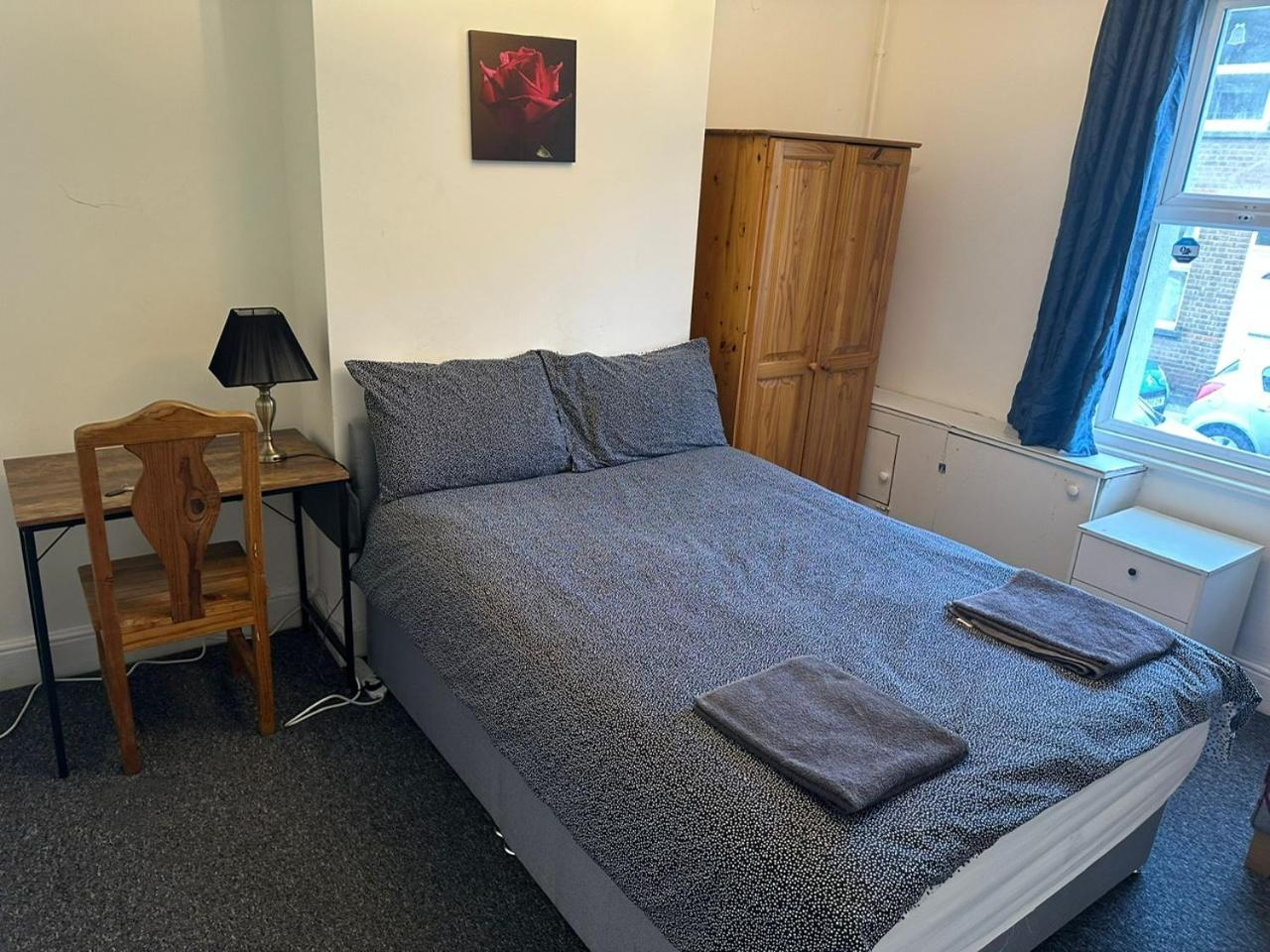 Luton Town House Near Airport