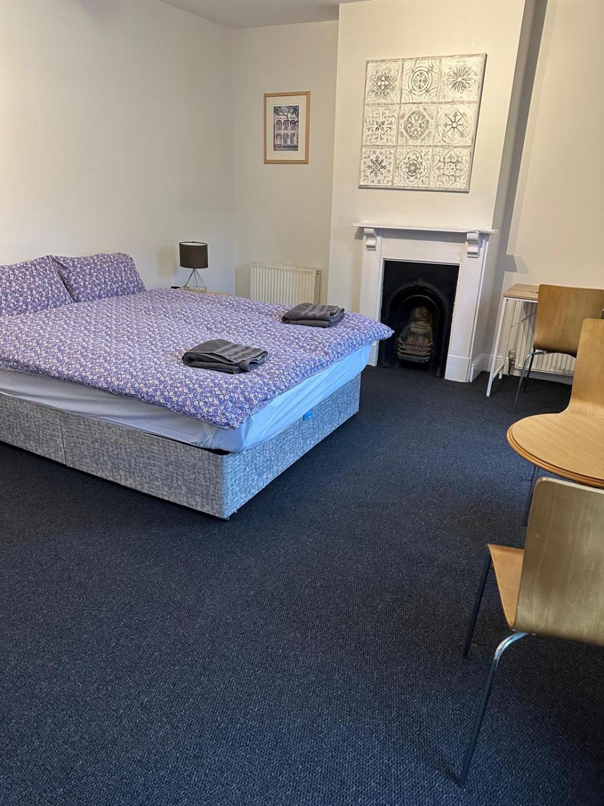 Luton Town House Near Airport * Luton (Bedfordshire)