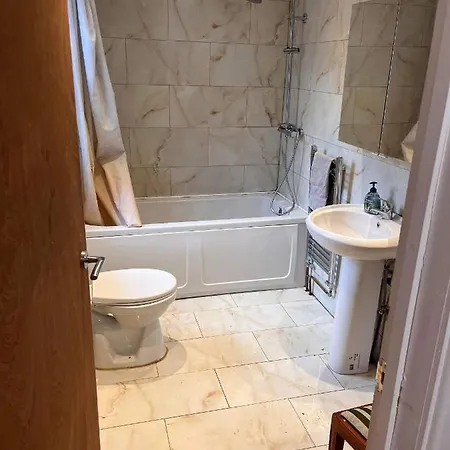 Luton Town House Near Airport Apartment Exterior photo