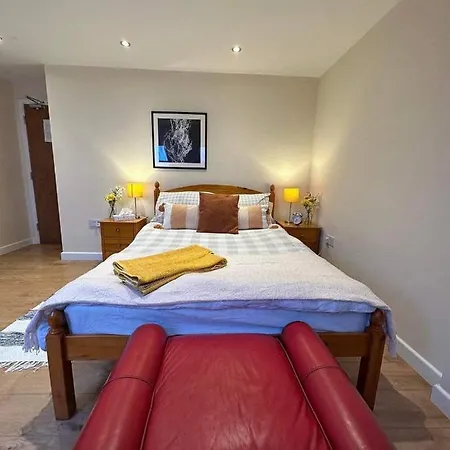 Luton Town House Near Airport Apartment Exterior photo