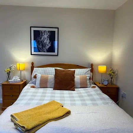 Luton Town House Near Airport Apartment Exterior photo