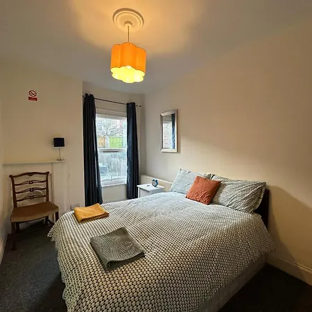 Luton Town House Near Airport Apartment Exterior photo