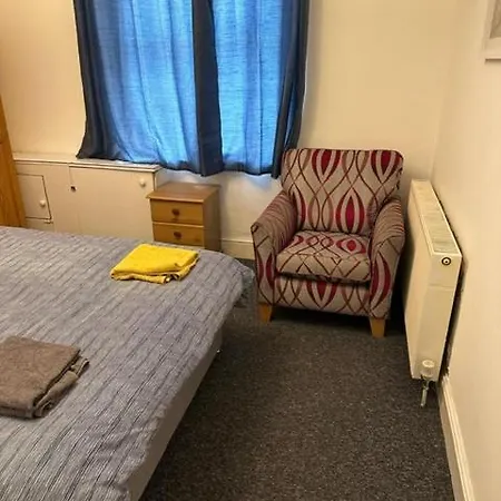 Luton Town House Near Airport Apartment Exterior photo