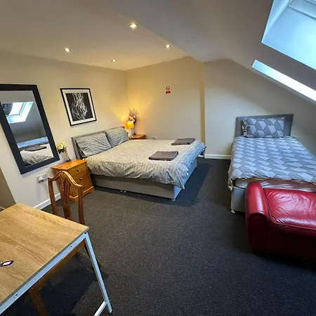 Luton Town House Near Airport Apartment Exterior photo