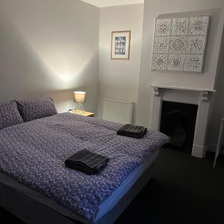 Luton Town House Near Airport Apartment Exterior photo