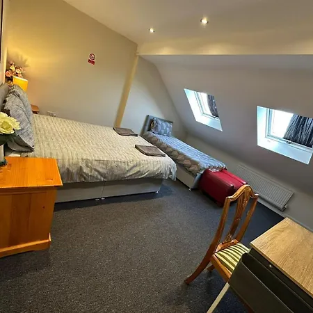 Luton Town House Near Airport Apartment Exterior photo